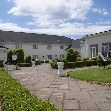 Oaks Hotel