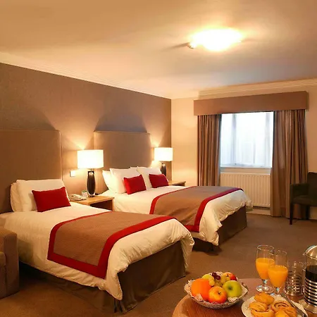 Oaks Hotel