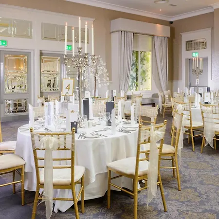 Oaks Hotel