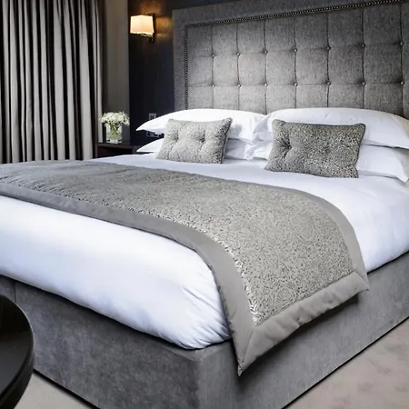Oaks Hotel 4*