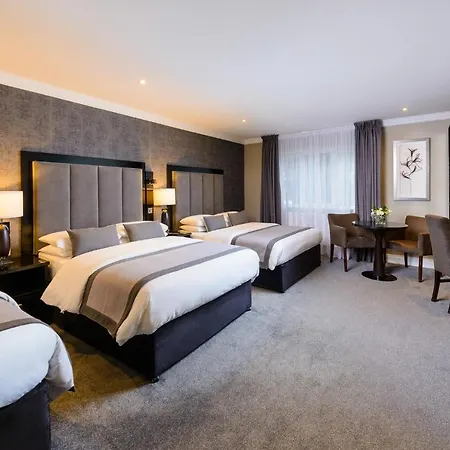 Oaks Hotel 4*