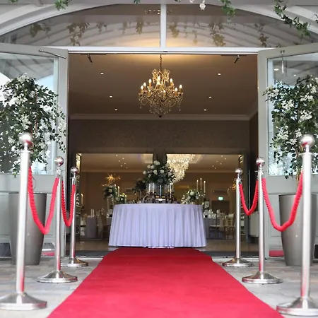 Hotel Oaks 4*