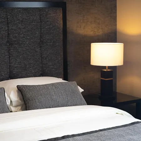 Oaks Hotel 4*