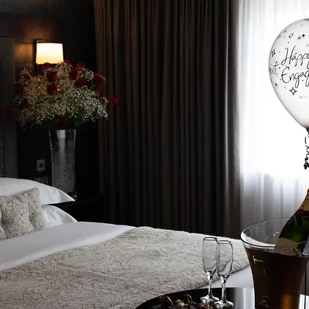 Oaks Hotel