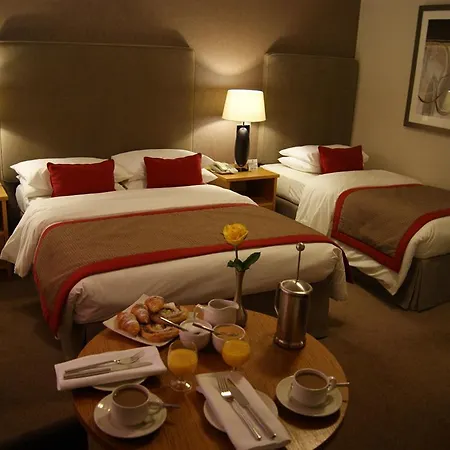 Oaks Hotel