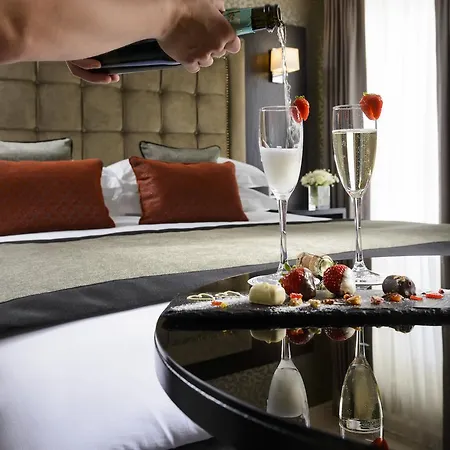 Oaks Hotel 4*
